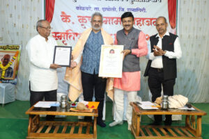 कृष्णामामा महाजन स्मृति पुरस्कार डॉ. मधुकर लुकतुके यांना मरणोत्तर प्रदान